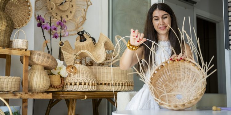 Sedef Türkyay’ın Hayallerine uzanan yol Mersin Büyük Şehir Belediyesi’nin stantı değiştirdi