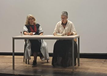 Ayfer Tunç, Turkologentag 2025’te Yeni Romanı ‘Annemin Uyurgezer Geceleri’nden ilk kez okuma yaptı