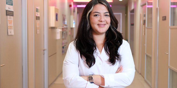 Psikiyatri Dr. Emine Yağmur Zorbozan: Destek mi oluyor, risk mi oluşturuyor? Ruh sağlığında yapay zeka kullanımı kontrollü olmalı!