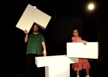 ‘İlişki Geliştirme Merkezi’ günümüz ilişkilerini cesurca irdeliyor