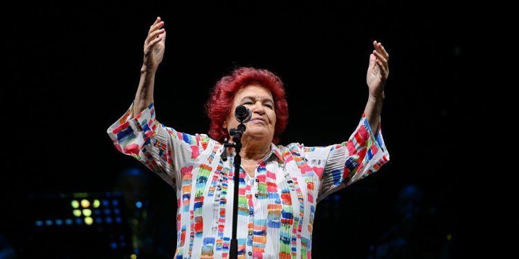 Çim Konserleri’nde Selda Bağcan rüzgarı esti