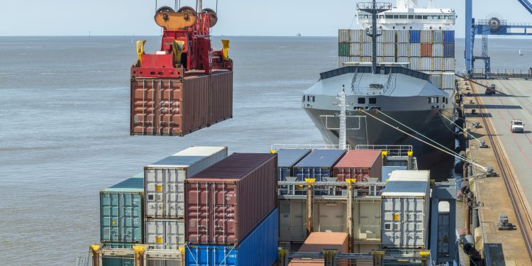 Ege İhracatçı Birlikleri: Türk ekonomisini hanehalkı tüketimi yerine ihracatın büyütmesini istiyoruz