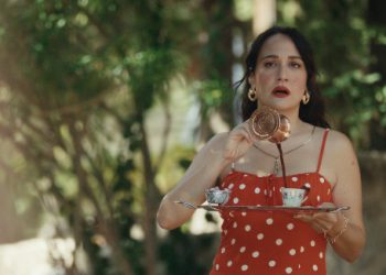 Netflix, Gupse Özay’ın kaleminden çıkan platonik: ‘Mavi Dolunay Otel’in yeni fragmanını paylaştı