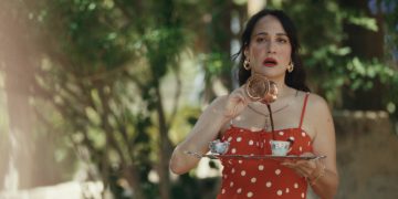 Netflix, Gupse Özay’ın kaleminden çıkan platonik: ‘Mavi Dolunay Otel’in yeni fragmanını paylaştı