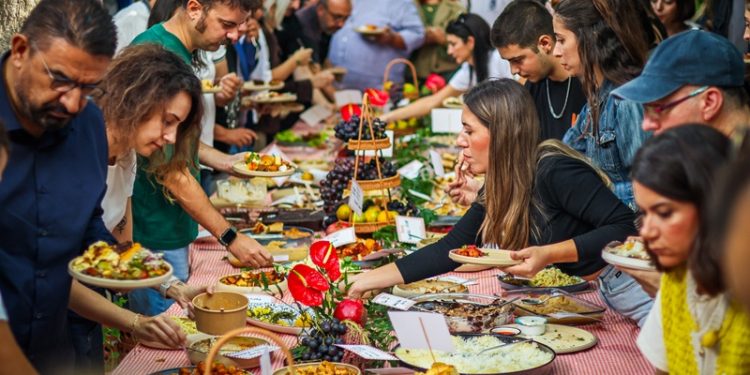 Komşu Sofrası Altıncı Yılında:  “Balkan ve Anadolu Lezzetleri Bornova’da Buluştu”