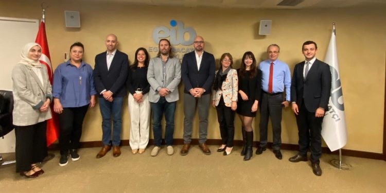 Amerikan mobilya devi İzmir’den ürün almaya, Türkiye’de ofis ve şirket açmaya geldi