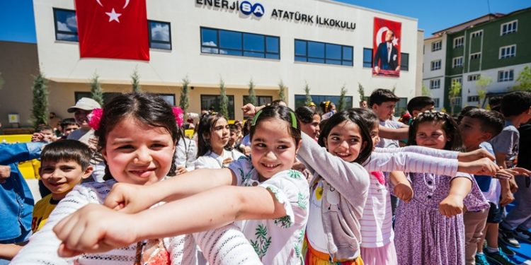 Sabancı Vakfı’ndan Dünya Kız Çocukları Günü’nde  Sivil Topluma 15 Milyon TL’lik destek