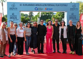 Oyuncu Erkan Kolçak Köstendil: Çağla ile Guillaume düğün çeksel ona da giderim