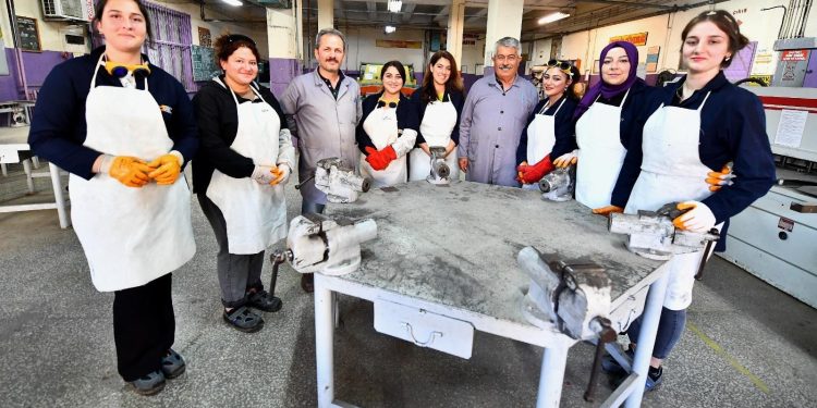 İzmir’de kadınlar ve gençler istihdamda daha fazla yer alacak