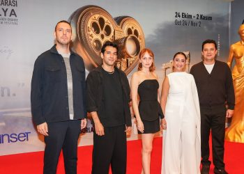 Altın Portakal’da ilk gala: “Gelin Takımı 2”nin ekibiyle birlikte seyirci karşısında