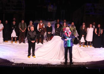 Şehir Tiyatroları 2025-2026 tiyatro sezonunu Dürrenmatt’ın “Bir Ziyaret” oyunuyla açtı