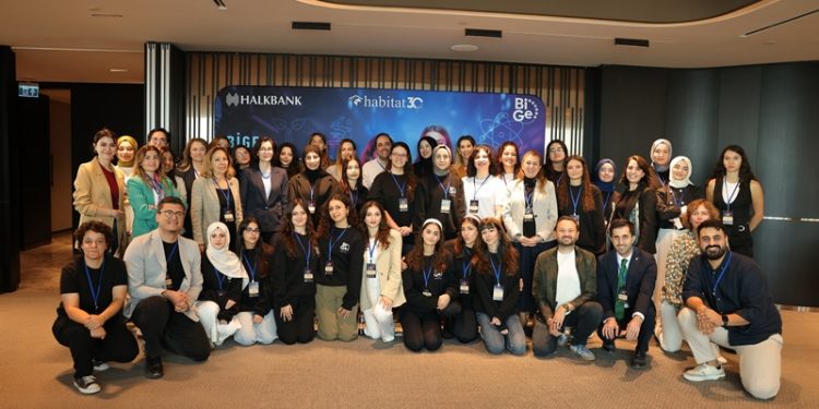 Geleceğin teknoloji odaklı kadın liderleri ödüllerini aldı