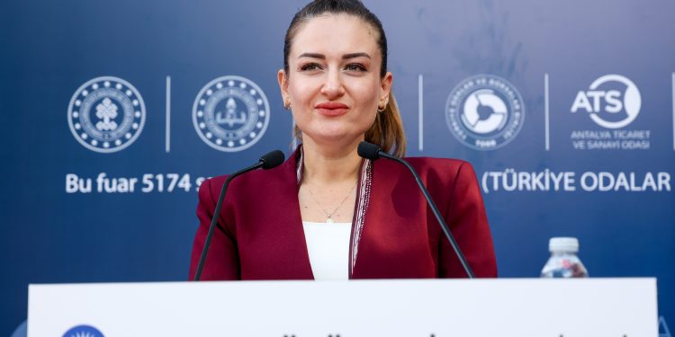 Büşra Özdemir, “Kitap Fuarı Antalya’nın marka değerlerinden biri haline geldi”