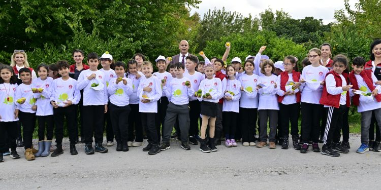 Çocuklar tarımı Lider Çocuk Tarım Kampı’nda öğreniyor