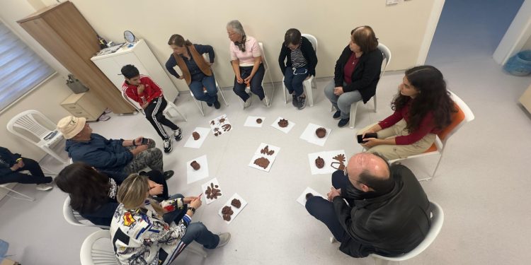 Singapurlu Art Terapist’ten engelliler ve ailelerine sanatla terapi