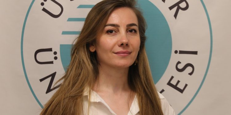 Öğretim Görevlisi Birgül Erbaş: Takma tırnak ve kalıcı oje tırnak yapısını bozuyor!