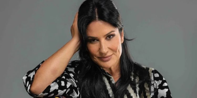 İclal Aydın “Ama Değil, Rağmen” ile Türkiye’yi dolaşacak