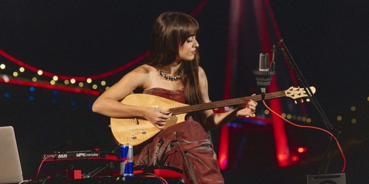 Red Bull 60 Seconds’ın Yeni Konuğu Melis Fis‘ten Çağlama performansı