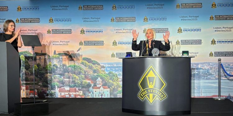 Nurten Öztürk, dünyada ilk kez verilen “Yılın Sosyal Etki Lideri” Altın Stevie Ödülü’nü alan ilk isim oldu