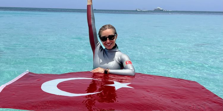 Milli Sporcu Şahika Ercümen’den Yeni Dünya Rekoru Denemesi: “Gazze nefes alsın, karanlıklar aydınlığa çıksın.”