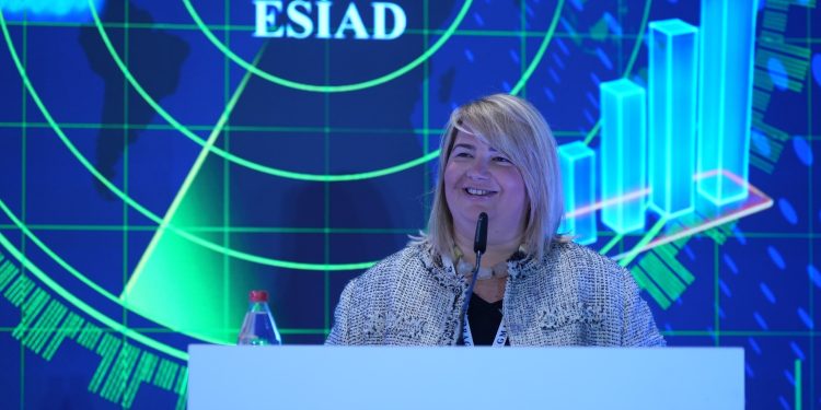 ESİAD Yönetim Kurulu Başkanı Sibel Zorlu: “Bölgesel gerilimler ve yeni güvenlik tehditlerinin dünyada savunma harcamalarını 2,72 trilyon dolar ile rekora koşuyor”