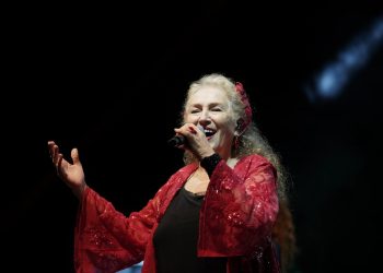 Suzan Kardeş’ten Ayvalık’ta Balkan rüzgarı!