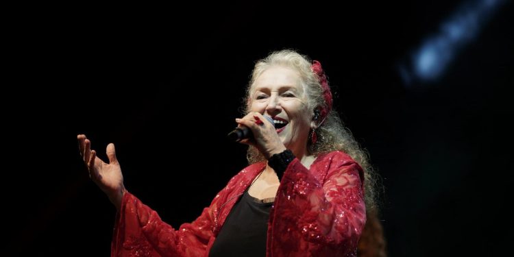 Suzan Kardeş’ten Ayvalık’ta Balkan rüzgarı!