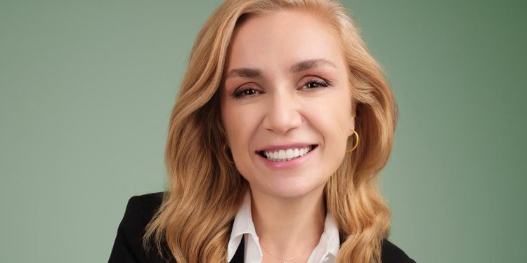 Psikolog Yasemin Meriç Kazdal’dan ‘Maskeler ve Aynalar’ Raflarda yerini aldı