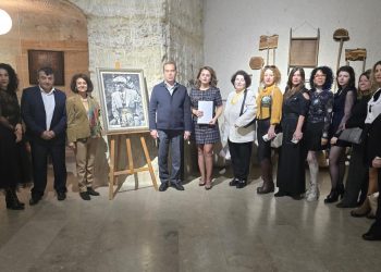 “Güneşin Dokunduğu Yer” Sergisi Avanos Güray Müzesi’nde Sanatseverlerle buluştu/Günsu Saraçoğlu