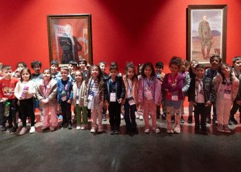 Sevginin en saf hali küçücük ellerde sergiye dönüştü