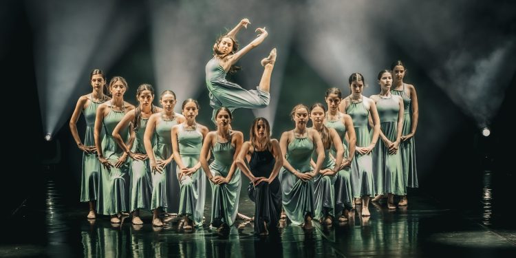 “KADIN” Dans Performansı Son Kez Sahnede: Şiddete Karşı Sanatın Gücü