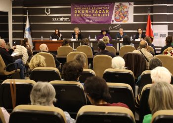 Narlıdere’de Kadınlar şiddete karşı seslerini edebiyatla yükseltti