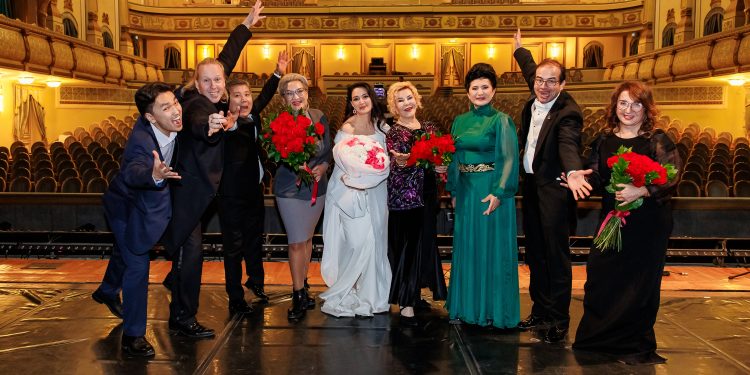 Gülsin Onay’dan genç piyanistlere ilham veren ödül