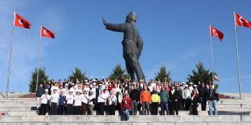 Muğla Büyükşehir Cumhuriyet’in 102. Yılında 102 Kadını Anıtkabir’e götürdü