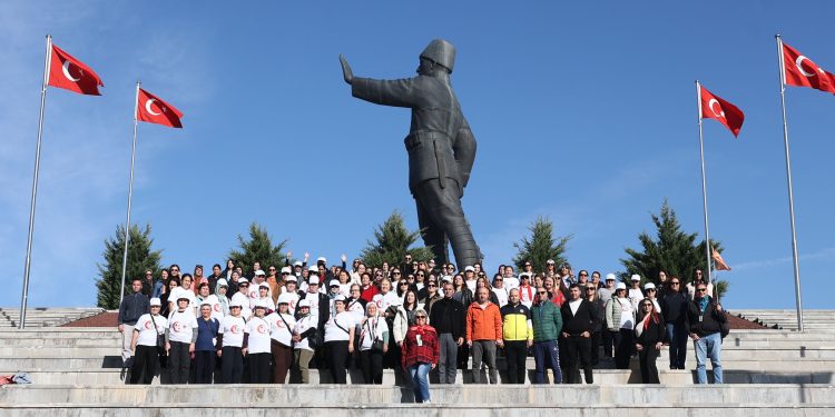 Muğla Büyükşehir Cumhuriyet’in 102. Yılında 102 Kadını Anıtkabir’e götürdü