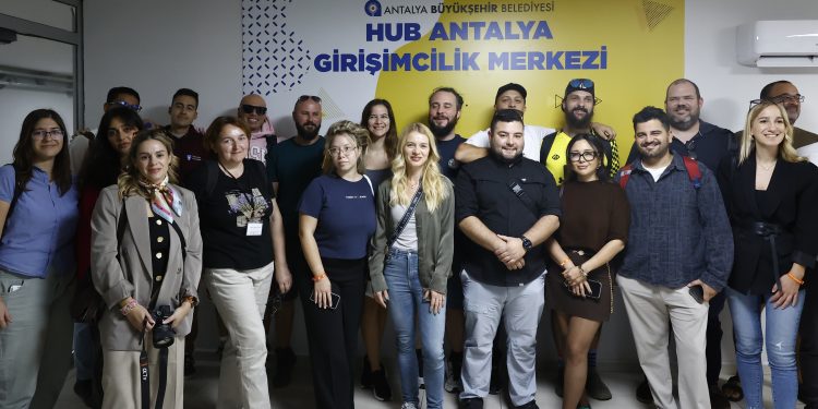 Uluslararası Proje Katılımcıları’ndan HUB Antalya Girişimcilik Merkezi’ne ziyaret