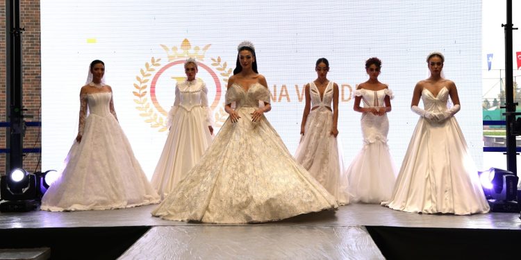 Evlilik Fuarı’nda gelinlik defilesi büyüledi