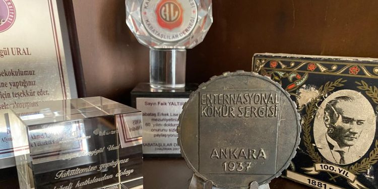 Gazi Mustafa Kemal Atatürk ve Münir Hayri Egeli /Rengigül Yaltırık Ural