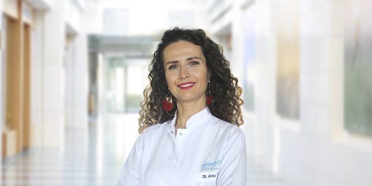 Diş Hekimi Arzu Tekkeli: Ağız kokusuna yol açan 6 neden