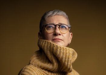 Ayfer Tunç’un merakla beklenen yeni romanı Annemin Uyurgezer Geceleri raflarda!