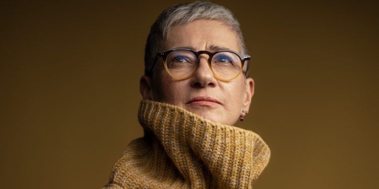 Ayfer Tunç’un merakla beklenen yeni romanı Annemin Uyurgezer Geceleri raflarda!