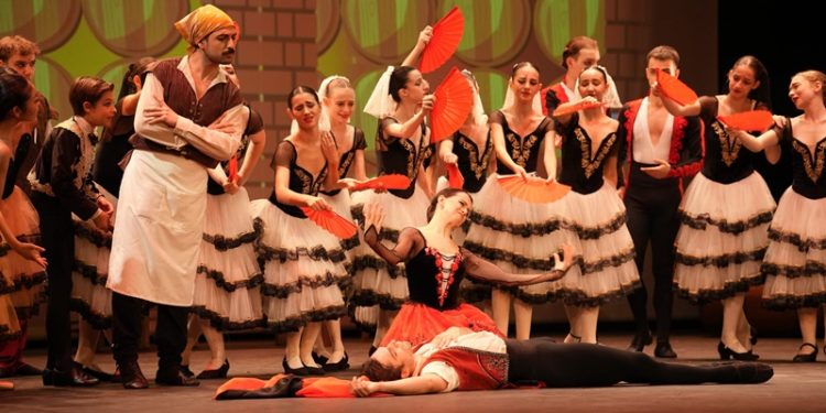 İstanbul Genç Bale Topluluğu Don Kişot Balesinin prömiyerini gerçekleştirdi