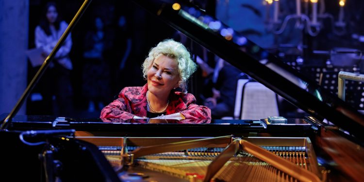 Gülsin Onay’dan genç piyanistlere ilham veren ödül