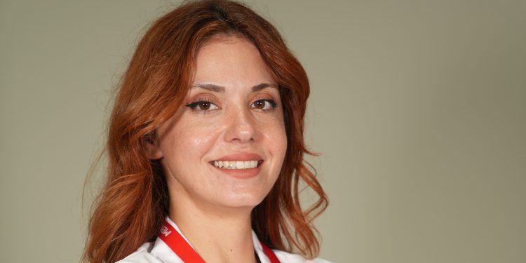 Dt. İrem Merve Özbek: Ağız kokusu sosyal ilişkileri derinden sarsabiliyor!