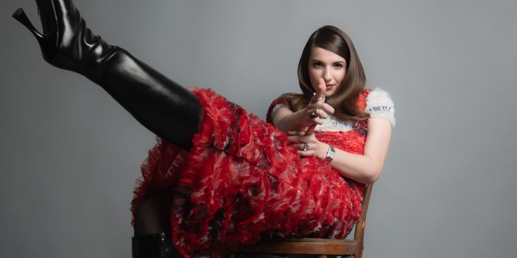 Maya Perest’ten tempolu ve sözünü esirgemeyen şarkı: Arkadaşlarım