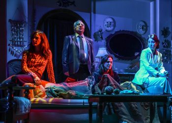 “Palamut Zamanı” Tiyatroseverler tarafından dakikalarca ayakta alkışlandı!