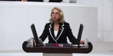 CHP’li Öneş Derici’den Vakıflar Kanunu tepkisi: “Kamu yararı sessizce tasfiye ediliyor”