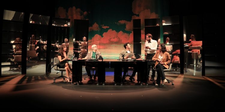 Yeni Oyun “FORA” İstanbul Tiyatro Festivali’nde prömiyerini yaptı