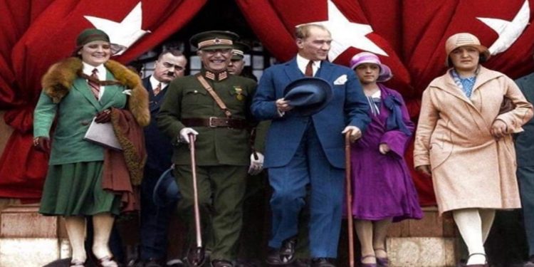 Z Kuşağı yapay zeka ile tarihi canlandırdı: Atatürk fotoğrafları ve anısına bestelenen şarkı gündem oldu