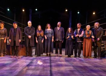 İzmir Şehir Tiyatroları’ndan Cadı Kazanı için görkemli prömiyer